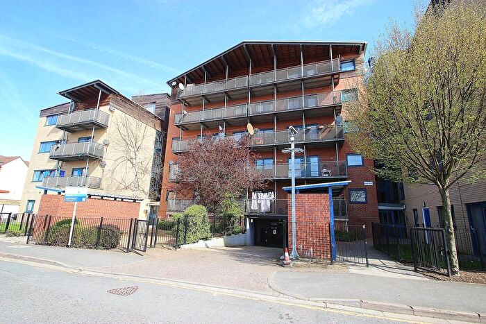 2 Bedroom Flat For Sale In Bentinck Road, Yiewsley, West Drayton, UB7