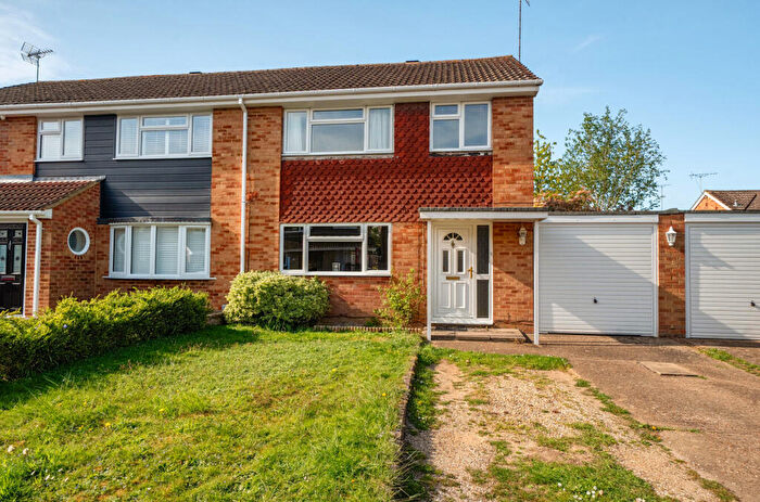 3 Bedroom Semi Detached House For Sale In Sarum Crescent, Wokingham, Berkshire, RG40