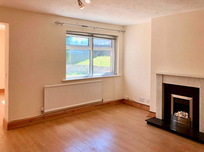 3 Bedroom Semi-Detached House To Rent In Mount Crescent, Morriston, SA6