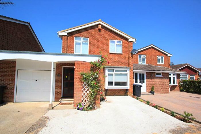 3 Bedroom Link Detached House To Rent In Goldsworth Park, GU21