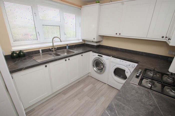 3 Bedroom Flat To Rent In Eldred Drive, Orpington, BR5