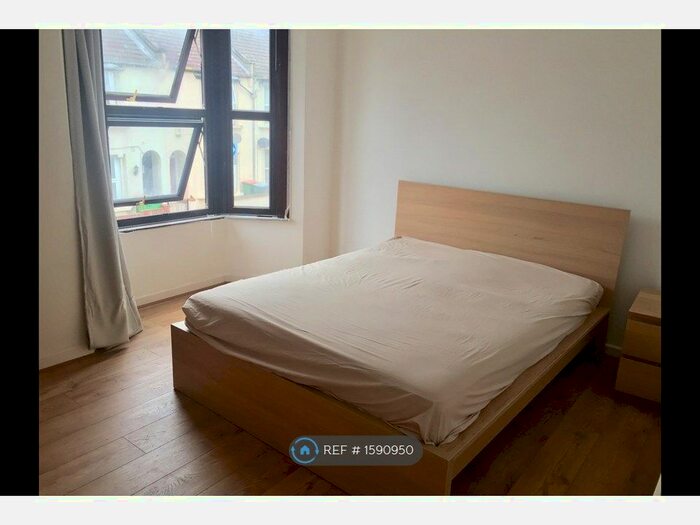 5 Bedroom Semi-Detached House To Rent In London, London, E13