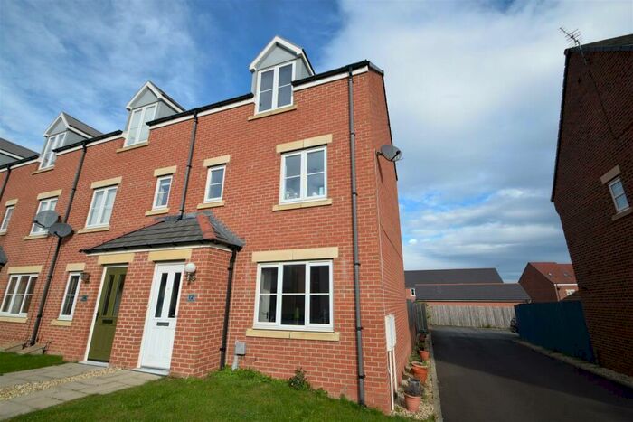 3 Bedroom Town House To Rent In Countess Way, Shiremoor, Newcastle Upon Tyne, NE27