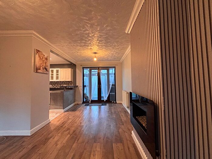 3 Bedroom Semi-detached House To Rent In Old Park Road, Wednesbury, WS10