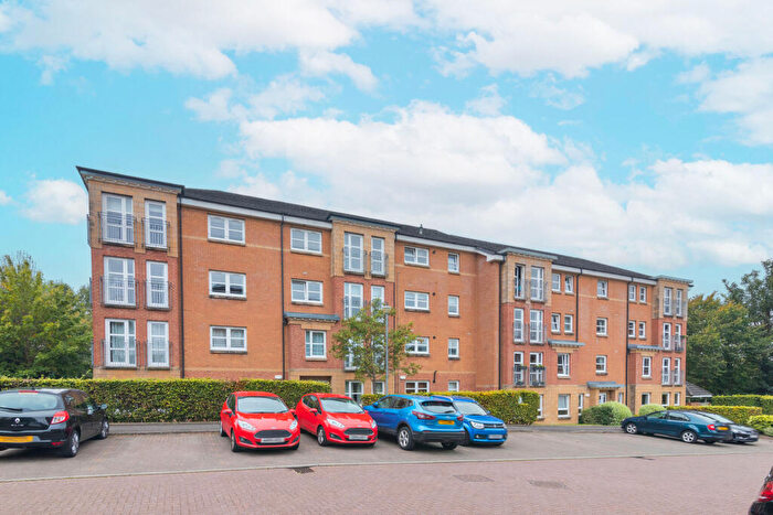 2 Bedroom Apartment To Rent In St. Helens Gardens, Glasgow, G41