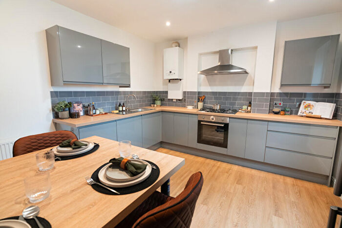 6 Bedroom Apartment To Rent In Apt, Wellington Road #, M14