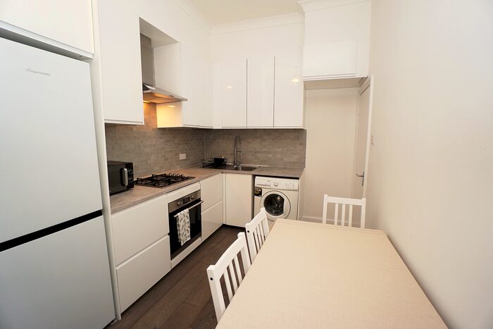 3 Bedroom Flat To Rent In Seven Sisters Road, London, N4