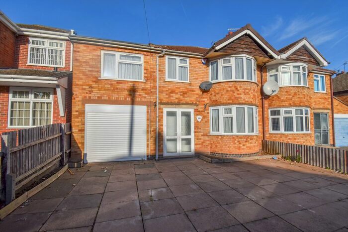 5 Bedroom Semi-Detached House To Rent In Shackerdale Road, Wigston, LE18