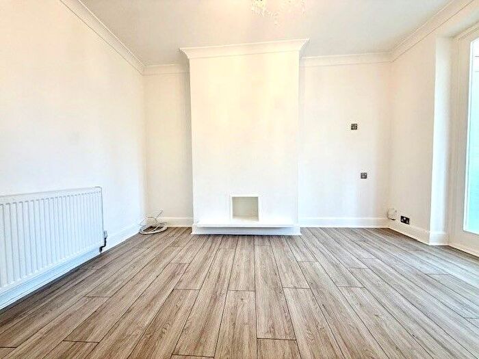 2 Bedroom Flat To Rent In Calne Avenue, Ilford, IG5