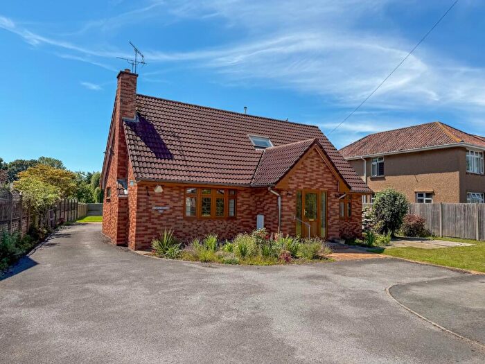 3 Bedroom Link Detached House For Sale In Clevedon Road, Nailsea, North Somerset, BS48