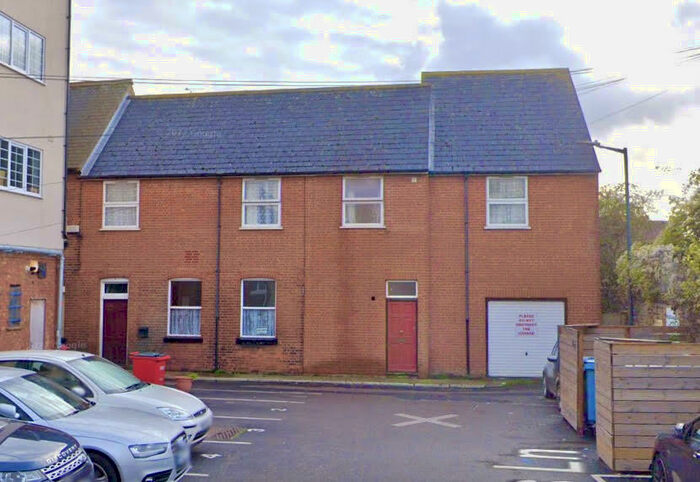 1 Bedroom House Of Multiple Occupation To Rent In High Street, Rochester, Kent, ME2