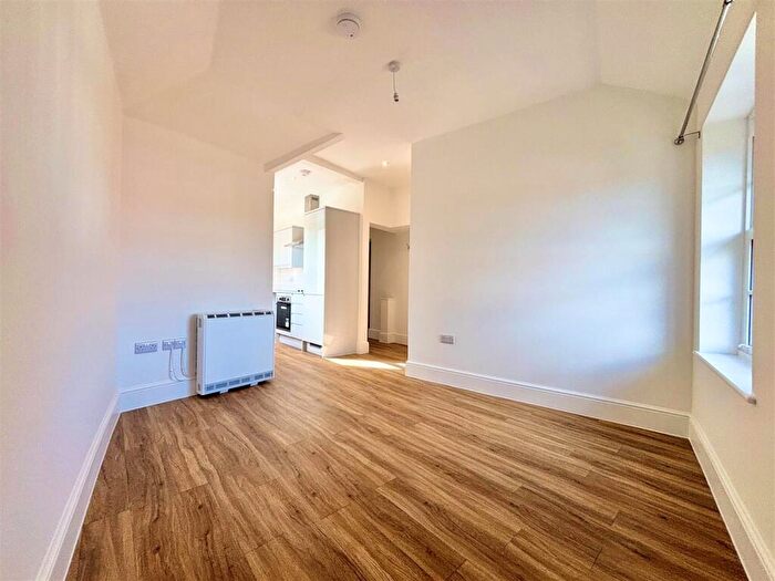 1 Bedroom Flat To Rent In Tennyson Road, Freshwater, PO40