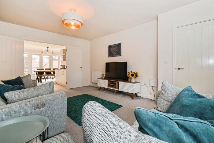 3 Bedroom Town House For Sale In Kingsman Drive, Botley, Southampton, SO32