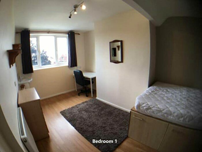 6 Bedroom House To Rent In Kensington Terrace, LS6