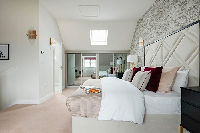 4 Bedroom Semi-Detached House For Sale In Clipstone Park, Leighton Buzzard, LU7