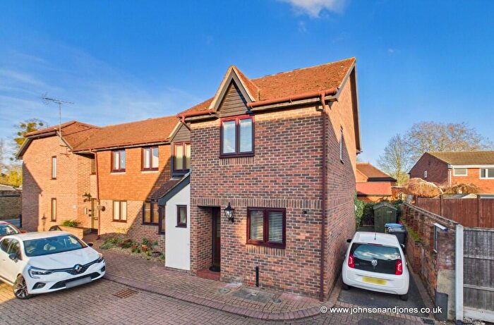 2 Bedroom Retirement Property For Sale In Onslow Mews, Chertsey, Surrey, KT16