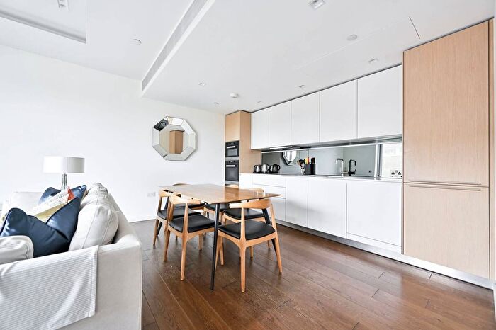 3 Bedroom Flat To Rent In Earls Court, West Brompton, London, SW6