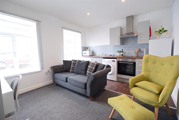 1 Bedroom Flat To Rent In Cranwell Court - Student Apartment - /, LN5