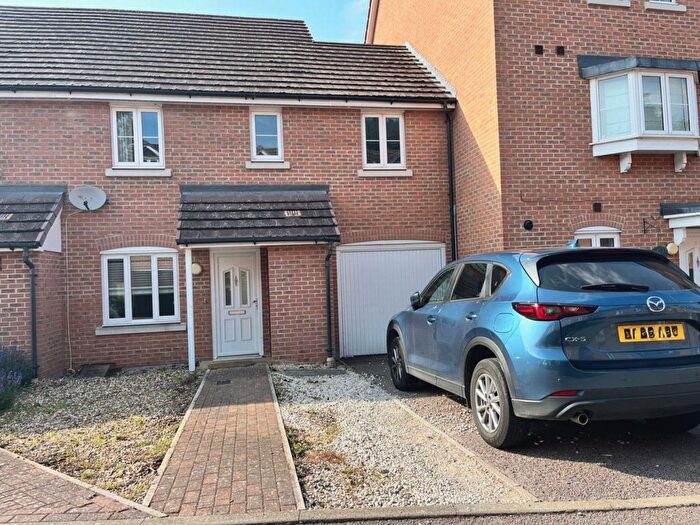 3 Bedroom Terraced House To Rent In Avian Avenue, Frogmore, AL2