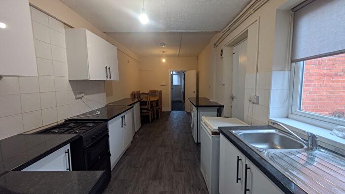 5 Bedroom Semi Detached House To Rent In Lenton Boulevard, Nottingham, NG7