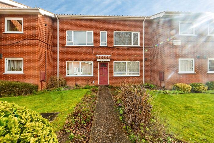 2 Bedroom Flat For Sale In Springfield Close, Lincoln, LN1