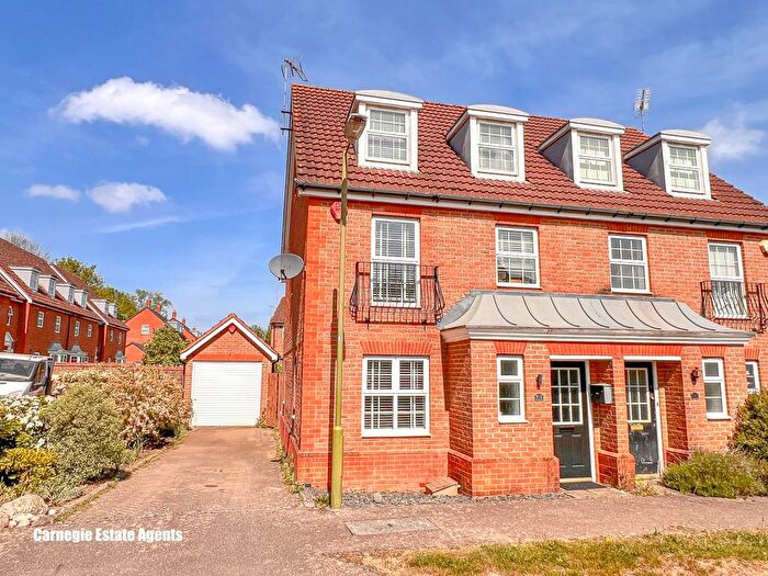 4 Bedroom Semi-Detached House To Rent In Beauchamps, Welwyn Garden City, AL7