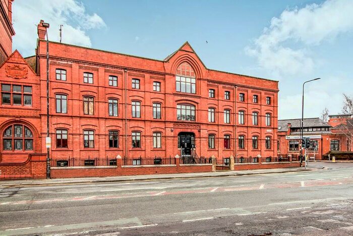 1 Bedroom Apartment To Rent In Flat Chester Road, Manchester, M16