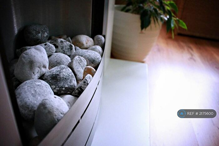 2 Bedroom Terraced House To Rent In Summerfield Grove, Birmingham, B18