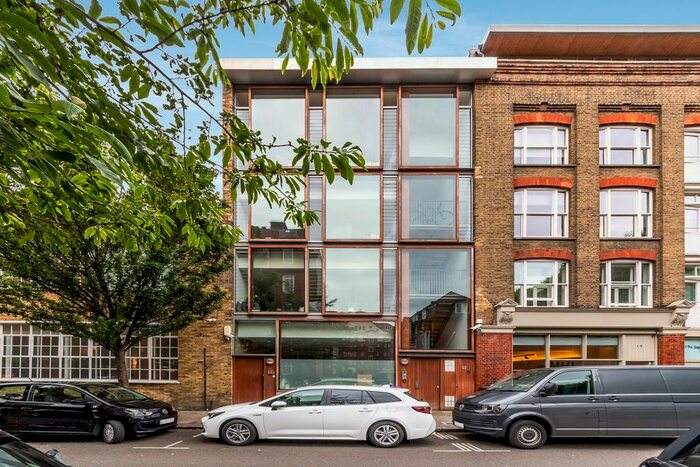 3 Bedroom Flat To Rent In Old Nichol Street, London, E2