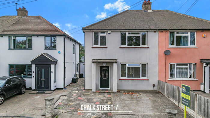 3 Bedroom Semi-Detached House For Sale In Bevan Way, Hornchurch, RM12