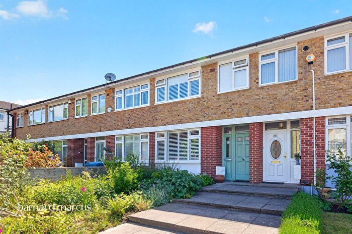 3 Bedroom Terraced House For Sale In Melford Road, London, SE22