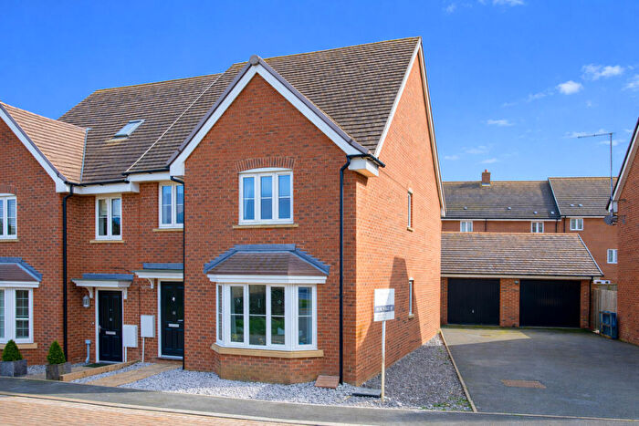 5 Bedroom Semi Detached House For Sale In Trinidad Grove Newton Leys, Milton Keynes, MK3