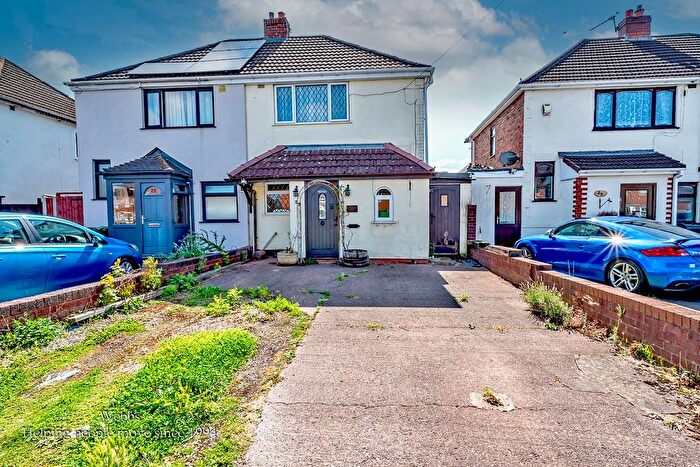 3 Bedroom Semi-Detached House For Sale In Norbury Avenue, Pelsall, Walsall, WS3