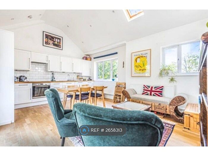 2 Bedroom Flat To Rent In Upper Tulse Hill, London, SW2