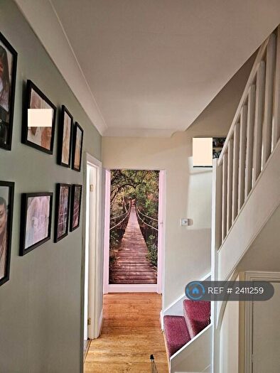 4 Bedroom Bungalow To Rent In Dunspring Lane, Ilford, IG5