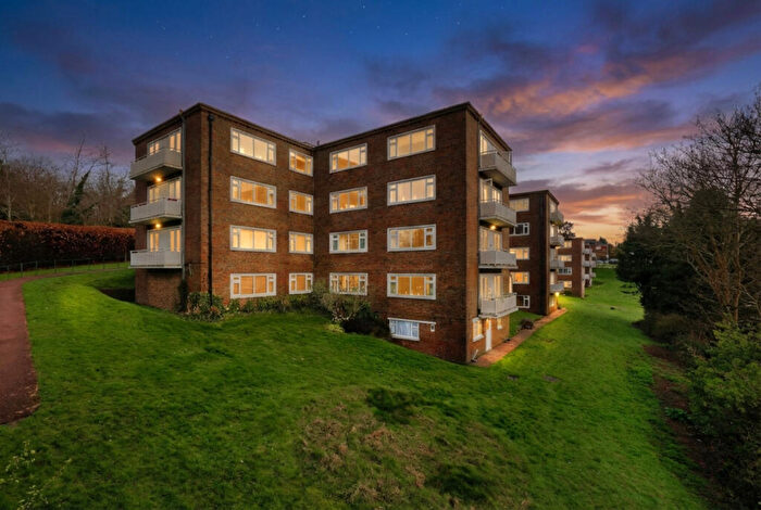 2 Bedroom Apartment For Sale In Dyke Road Avenue, Hove, BN3