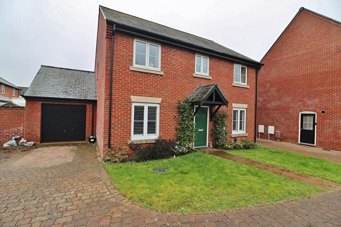 4 Bedroom Detached House For Sale In St. Georges Road, Denmead, PO7