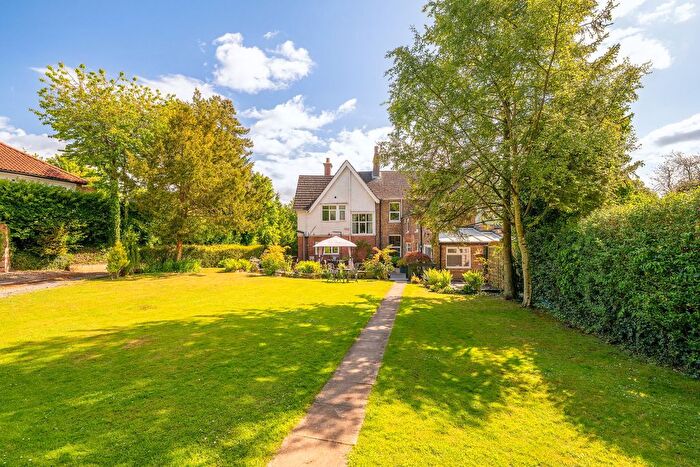 5 Bedroom Semi-detached House For Sale In Grimsby Road, Louth, LN11