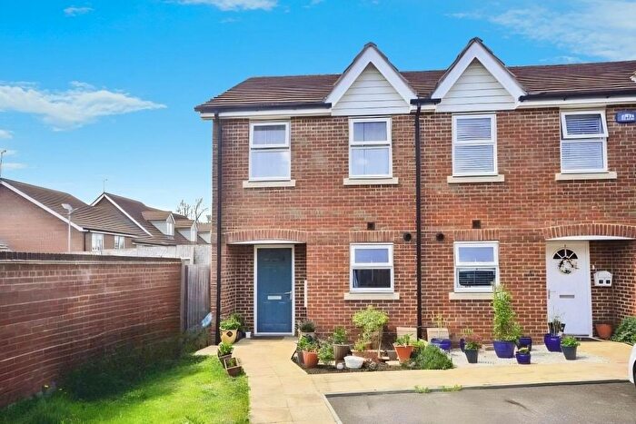 2 Bedroom End Of Terrace House For Sale In Kings Avenue, Ashford, TN23