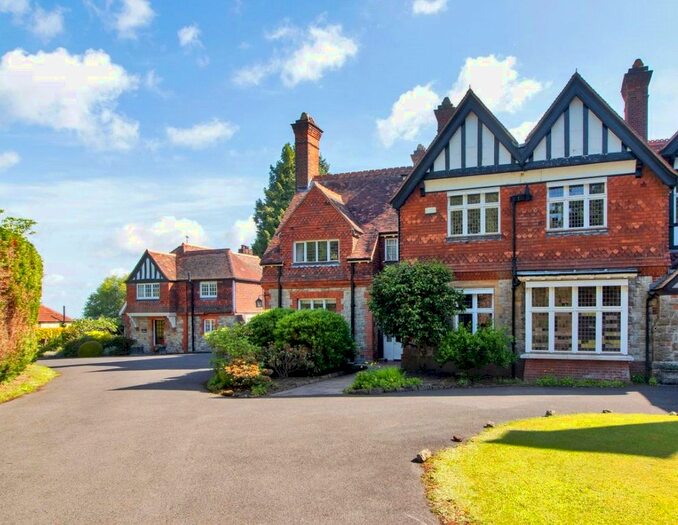 5 Bedroom Semi-Detached House For Sale In Gracious Lane, Sevenoaks, Kent, TN13