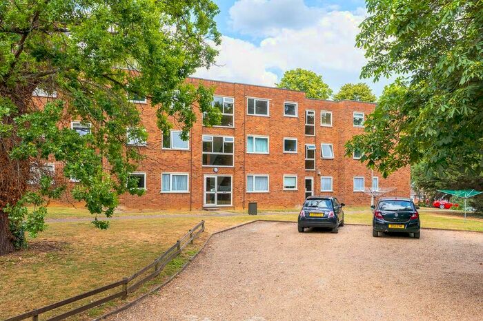 2 Bedroom Flat To Rent In Kestrel Court, Ware, SG12