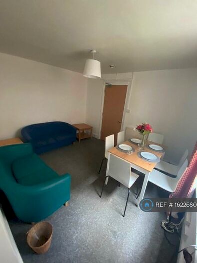 3 Bedroom End Of Terrace House To Rent In Hawthorn Way, Cambridge, CB4