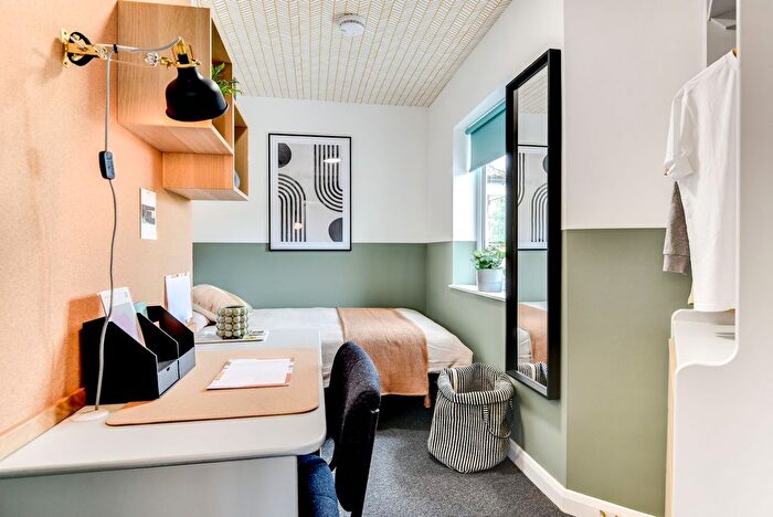 6 Bedroom Semi-Detached House To Rent In Sedgemoor Road, Bath, BA2