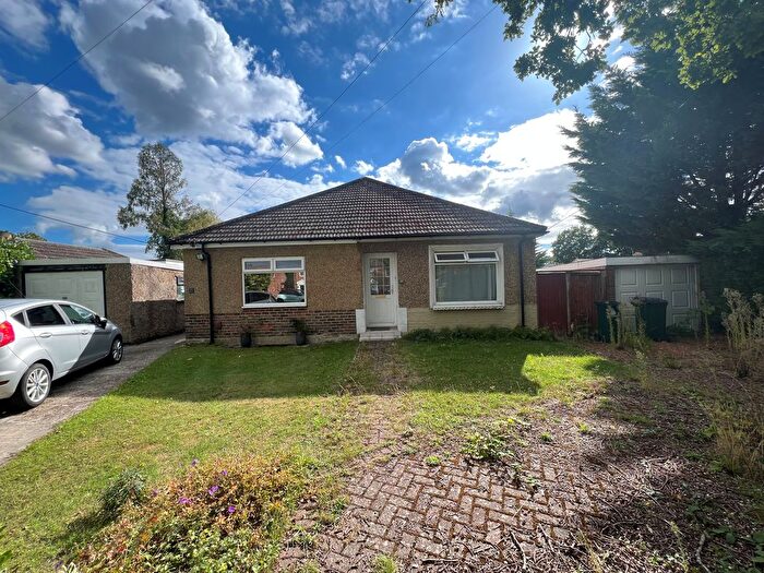 2 Bedroom Bungalow To Rent In Green Lane, Crawley, RH10