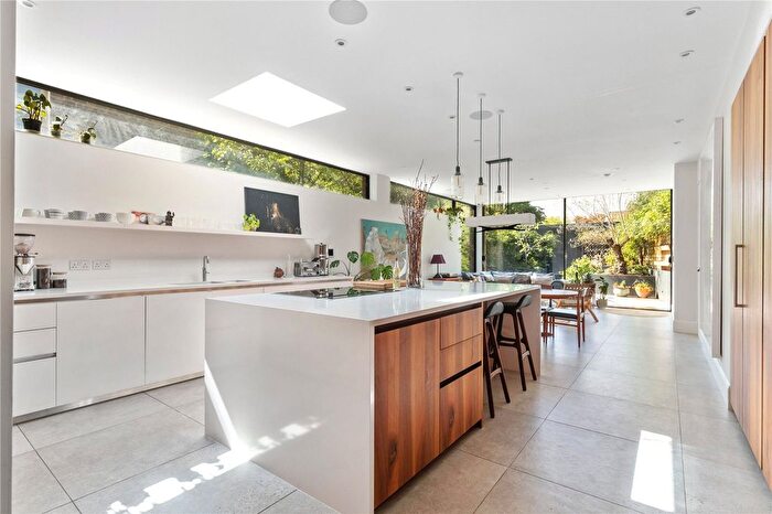 5 Bedroom Semi-Detached House For Sale In Queen Elizabeth's Walk, London, N16