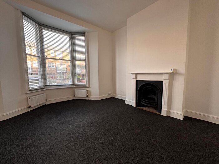 2 Bedroom Flat To Rent In Daleview Road, Manor House, N15