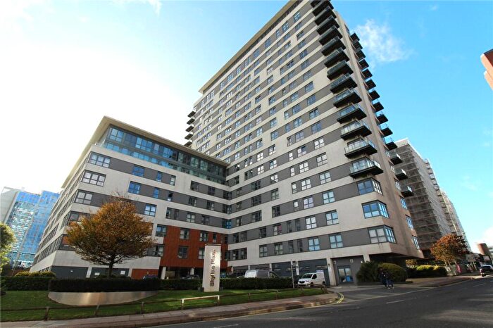 2 Bedroom Flat For Sale In Alencon Link, Basingstoke, Hampshire, RG21