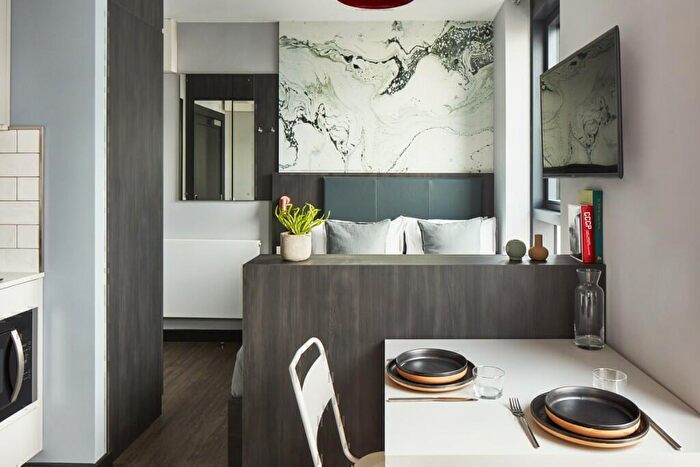 Studio To Rent In Crossharbour Plaza, London, E14