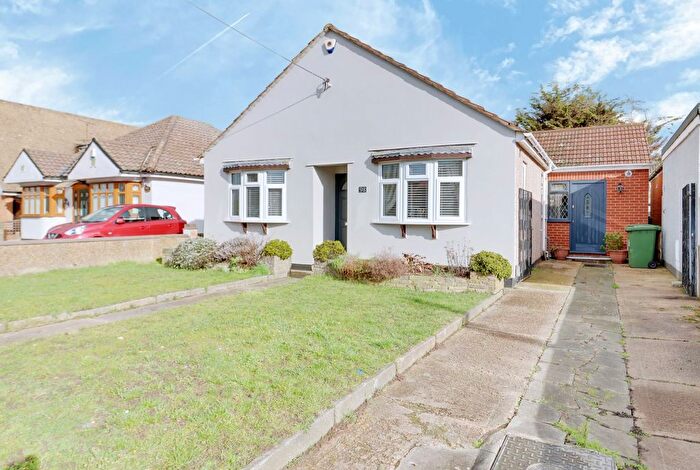 4 Bedroom Detached Bungalow For Sale In Briscoe Road, Rainham, RM13