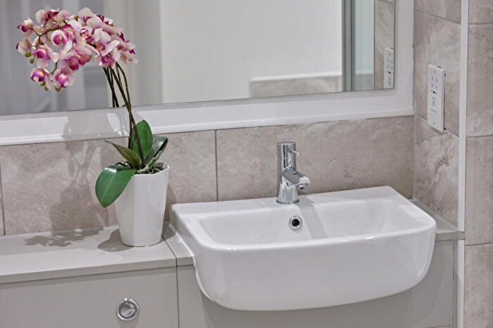 2 Bedroom Flat To Rent In Oxbow, Stephenson House, M5